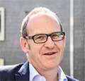 Porträtfoto des Gastautors Reinhard Wiederkehr