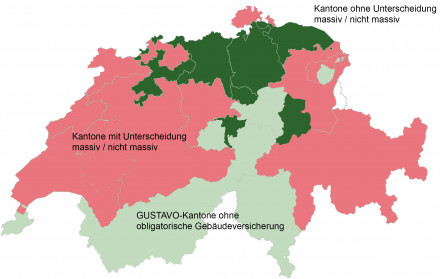 Karte mit Kantonen, die zwischen Massivbau und Holzbau unterscheiden und welche nicht.