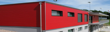 Rote Holzfassade mit einer Eterno 36 Farbbehandlung