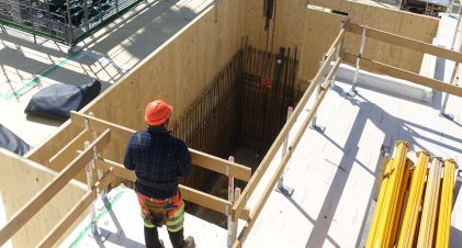 Bild von Hybrides Treppenhaus aus Holz und Beton