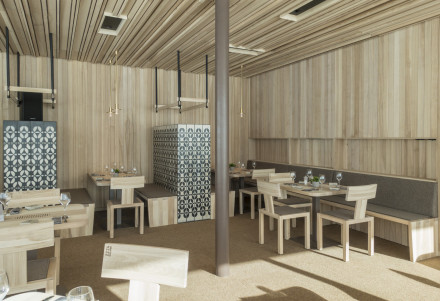 Innenansicht Restaurant Nebelhornbahn mit viel Holz (Wände, Decken, Möbel)