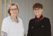 Stéphanie Gachet, Kinderärztin Praxis La Toula, mit Françoise Dupré