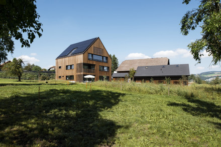 Aussenaufnahmen Fischerhof Oberkirch mit Sonnenschirm