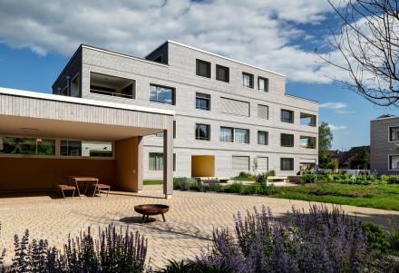 Überbauung swisswoodhouse in Möriken mit Grillplatz