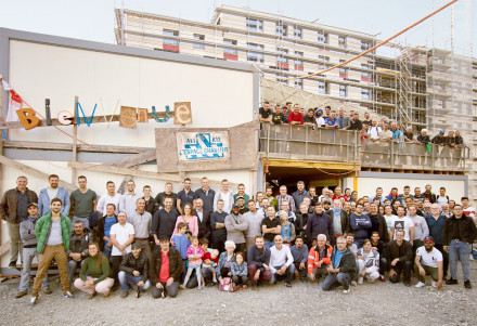 Gruppenbild der Projektbeteiligten und Genossenschaftsmitgliedern