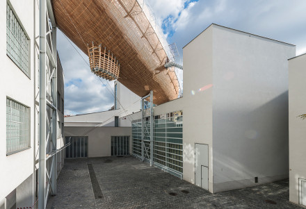 Zeppelin auf dem Dach des Zentrums für zeitgenössische Kunst