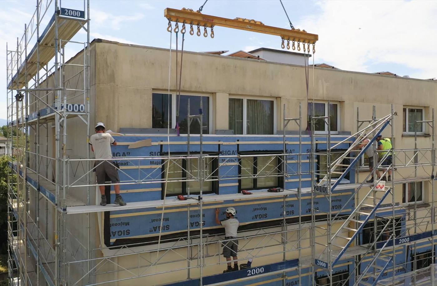Energetische Sanierung im bewohnten Geb&auml;ude: Wie Holzvorfertigung die Modernisierung vereinfacht
