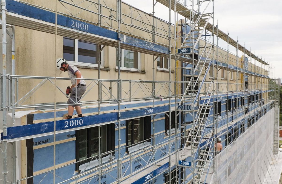 Montage Aussenwand einer energetischen Sanierung