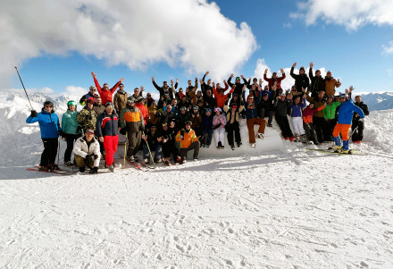 Week-end de ski Activity pour les collaborateurs administratifs, les membres des équipes de montage et le conseil d'administration.