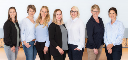 Photo de l'équipe RH avec Franziska Stadelmann, Gabriela Bischoff, Michèle Oswald, Anna Schweizer, Claudia Bussmann, Doris Hodel et Andrea Renggli.