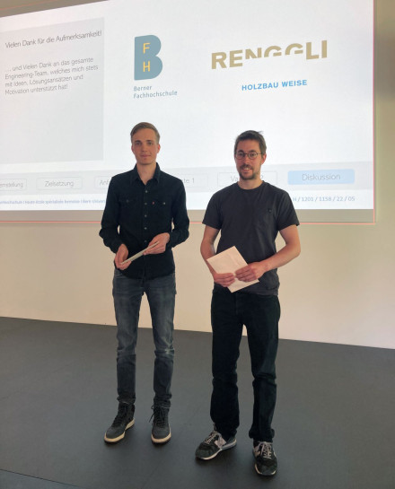 Nos stagiaires en ingénierie Josua Bieler et Benedikt Hasler après la présentation de leur mémoire de diplôme.