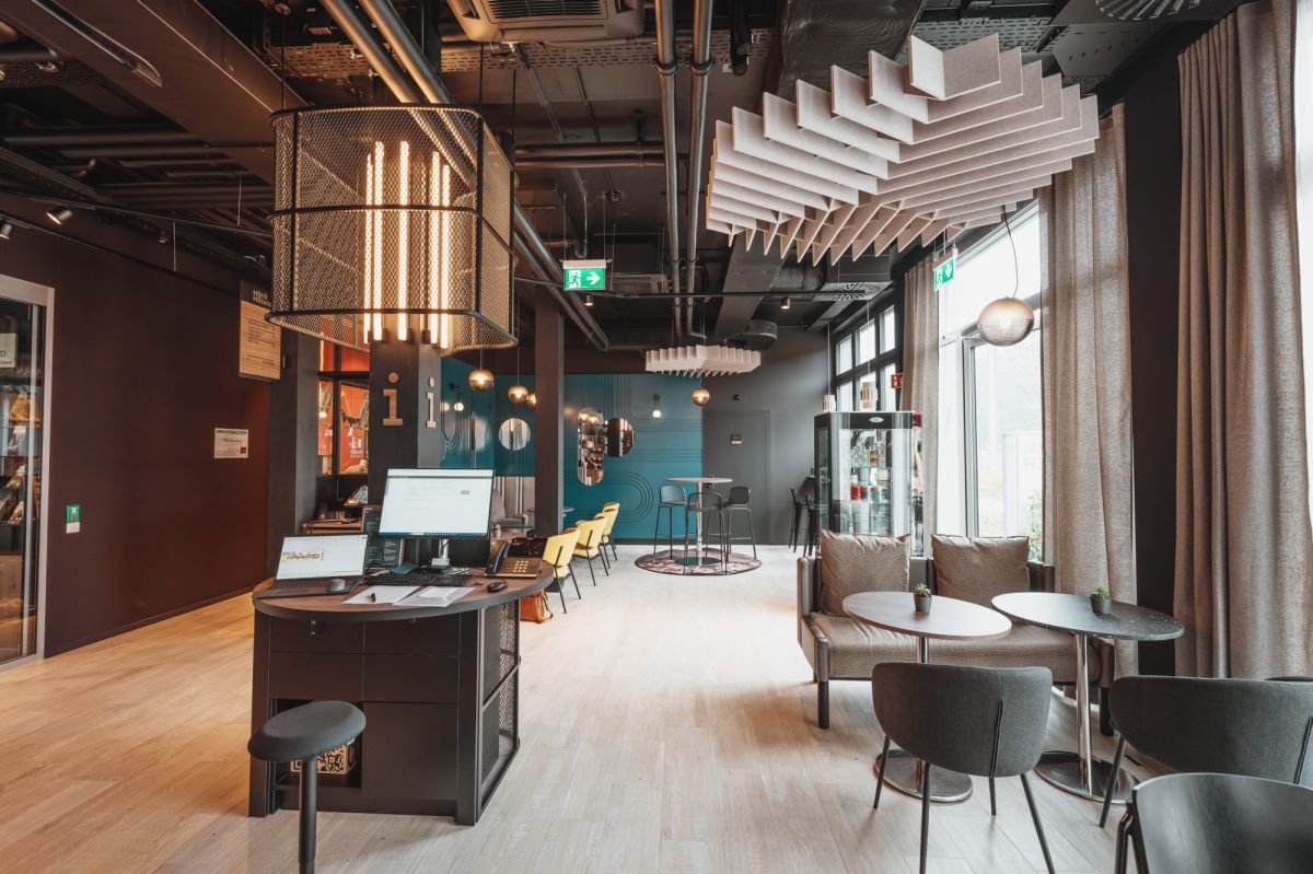 Un hall d'entrée chic et industriel