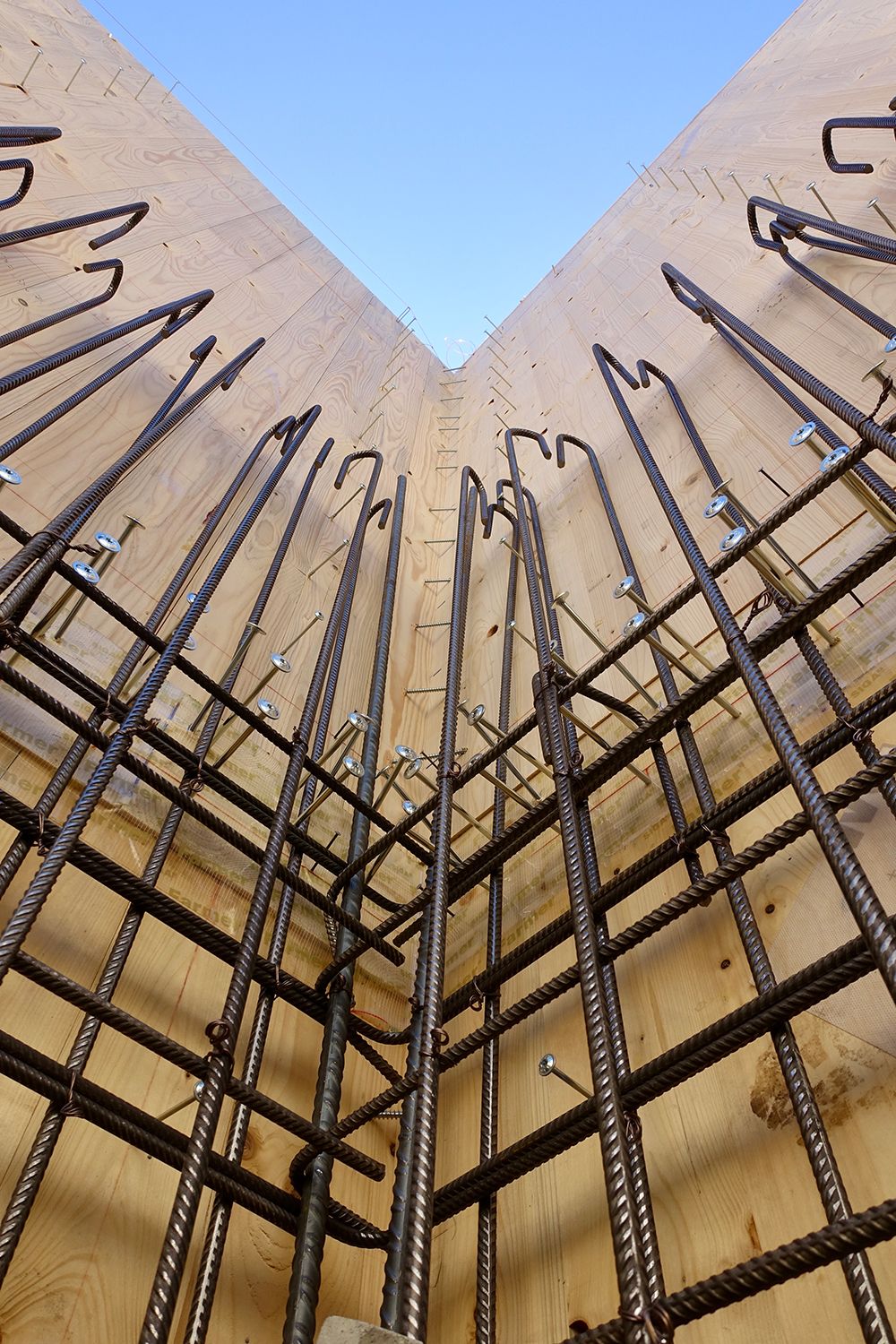 Interaction entre fers d’armature et vis pour construction bois