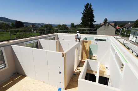 Vue d’en haut sur un chantier en construction bois