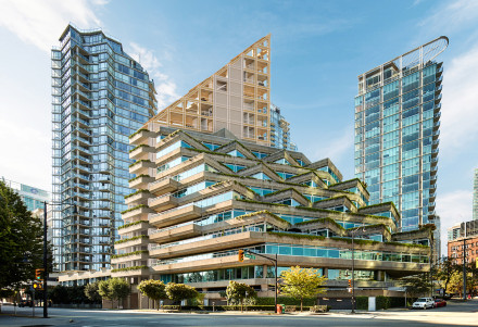 Un immeuble en terrasses à Vancouver