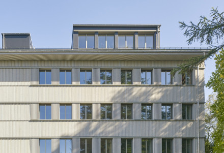 L’Institut fédéral de recherches WSL, à Birmensdorf, avec son avant-toit