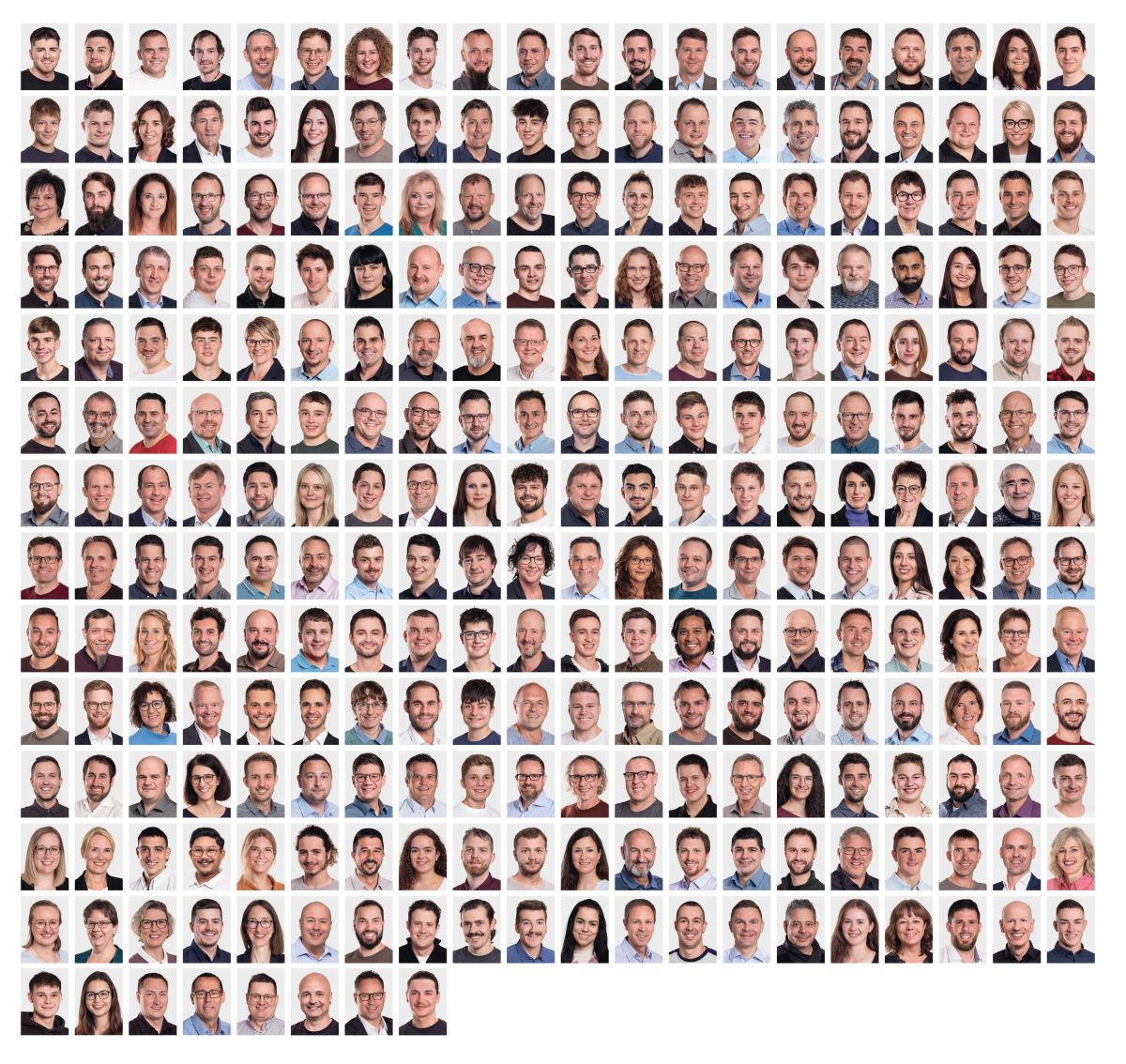 Collage de tous les collaborateurs avec portraits