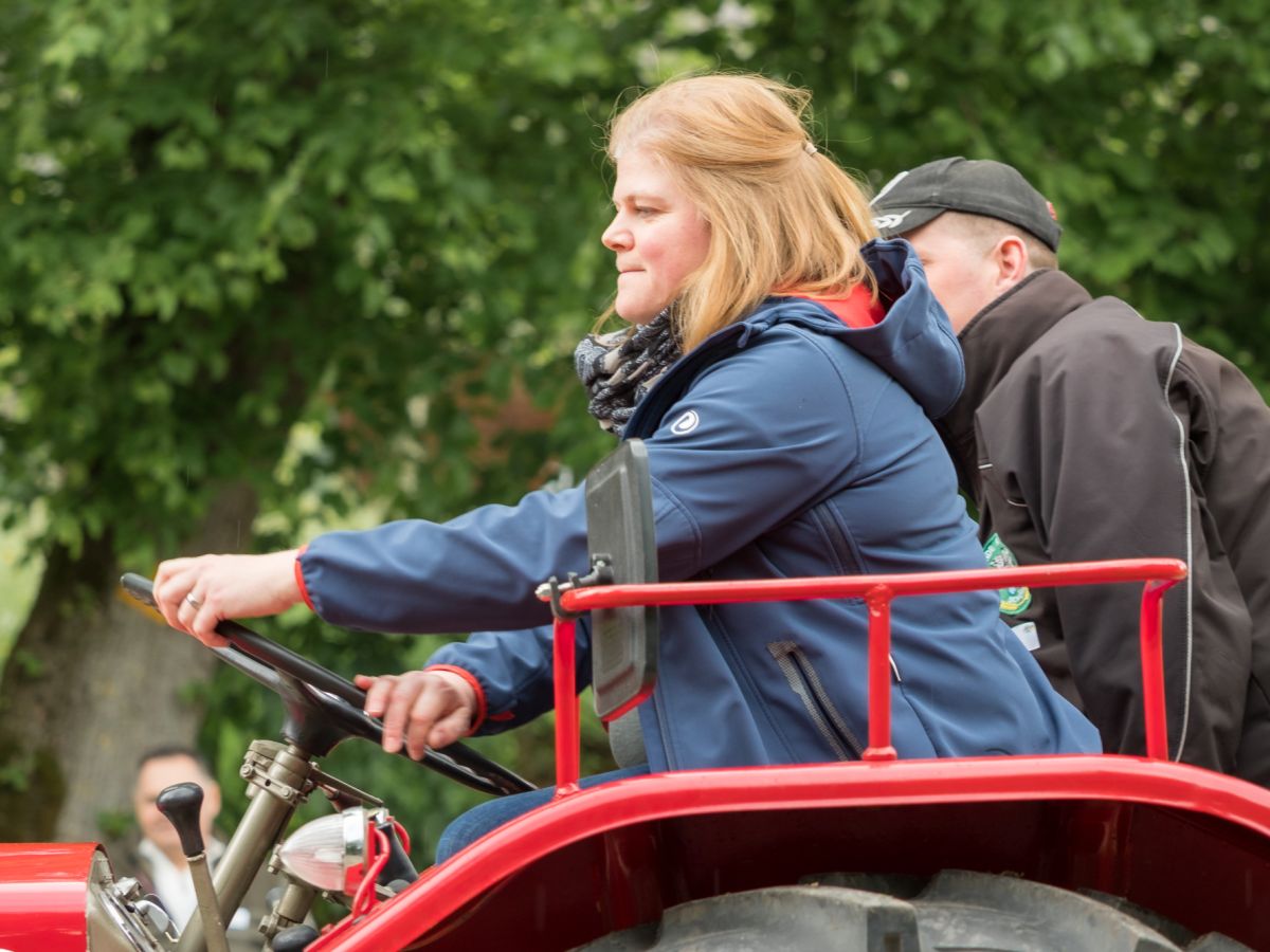 Insieme agli Amici dei Vecchi Trattori Schötz, abbiamo fatto un giro di pista.