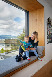 Alina Forster, committente