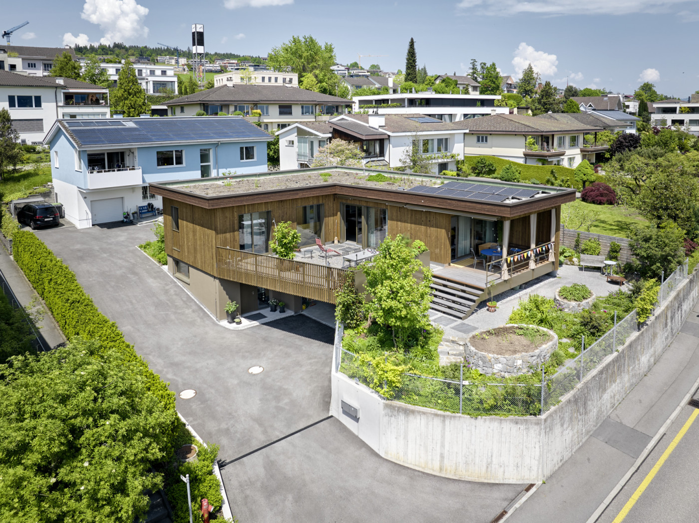 10 metri pi&ugrave; avanti, la vita continua