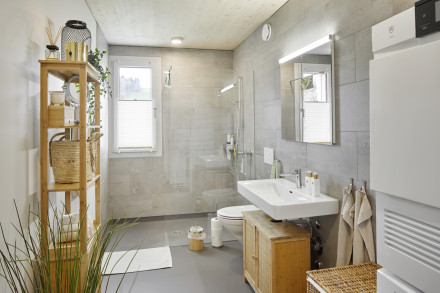 Bagno con doccia a filo pavimento/WC